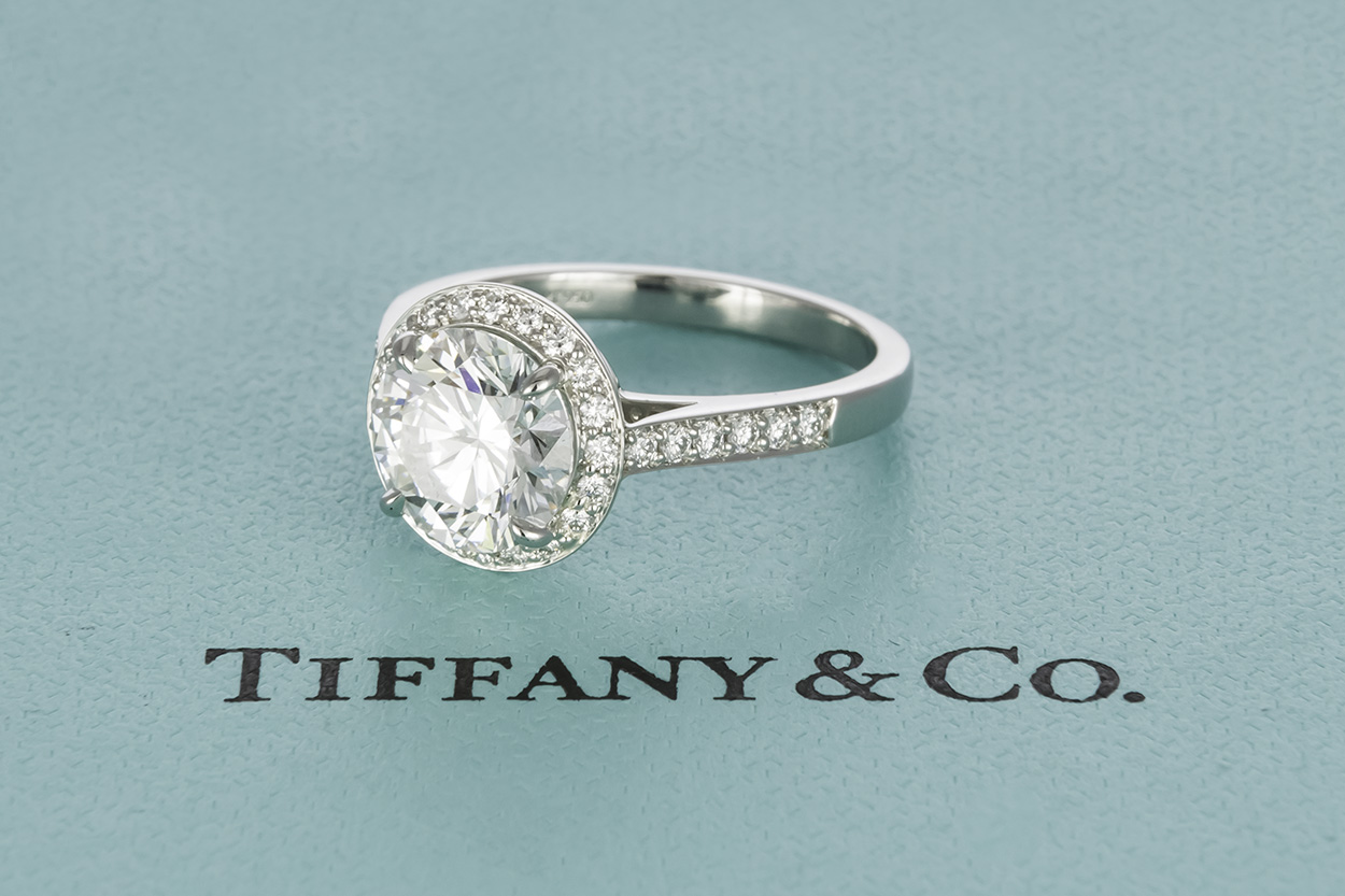 Тиффани 1. Tiffany Soleste кольцо. Тиффани сеттинг кольцо. Принцесса карат Тиффани.