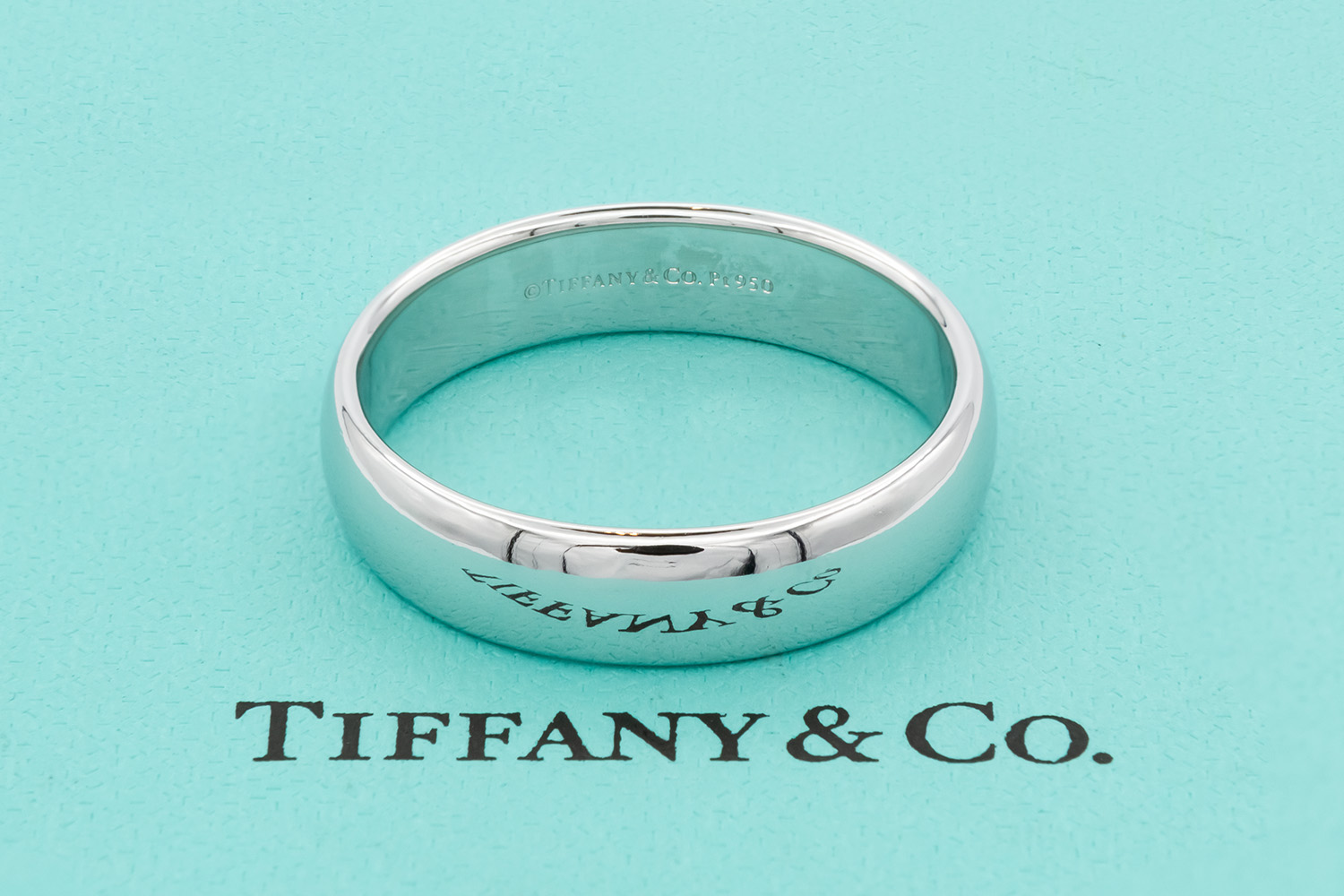 verbanning Veronderstelling inhoudsopgave Tiffany & Co. Platinum Tiffany Classic Mens Wedding Band Ring 6mm - Ideal  Luxury