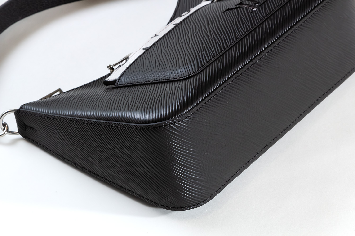 Louis Vuitton Epi Marelle Pochette w/ Pouch - Black Shoulder Bags, Handbags  - LOU706198