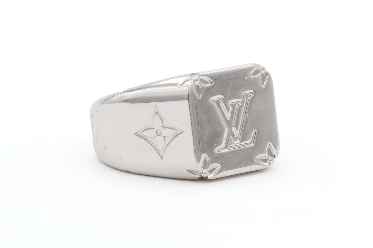Louis Vuitton Men's SIlver Palladium Monogram Signet Ring M62488