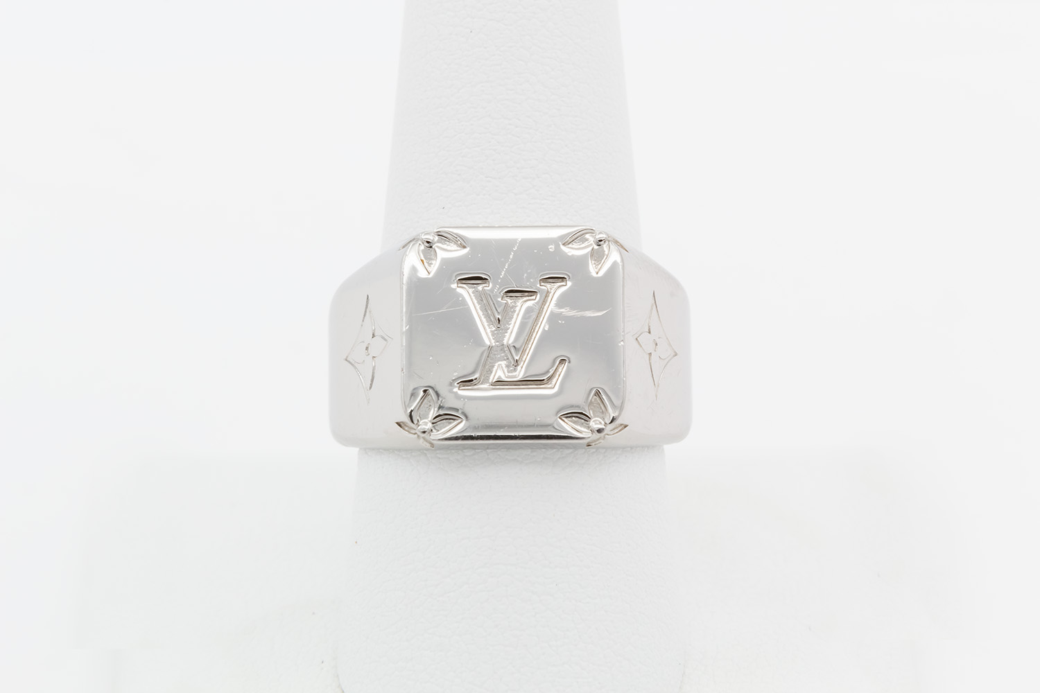 Louis Vuitton® Monogram Signet Ring Palladium. Size L in 2023